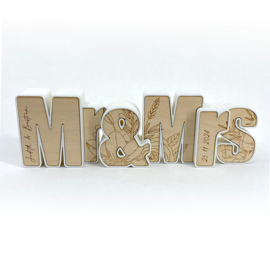 Hochzeitsgeschenk "Mr & Mrs" personalisiert, Holz Gravur mit Datum und Namen - Deko Andenken