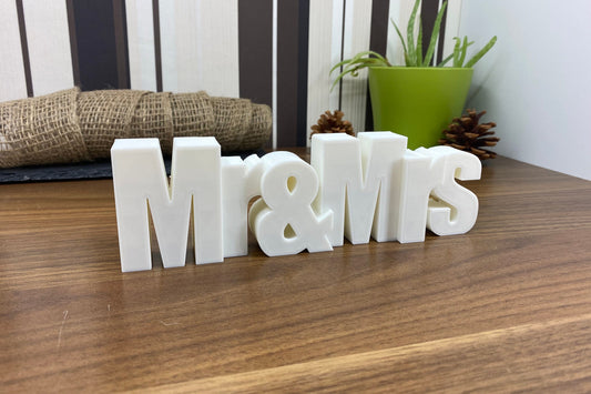 Mr & Mrs 3D-gedruckter Schriftzug - Elegante Weiße PLA Dekoration für Hochzeiten, Zuhause